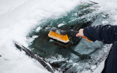 ¿Cómo descongelar el parabrisas del coche por la mañana?